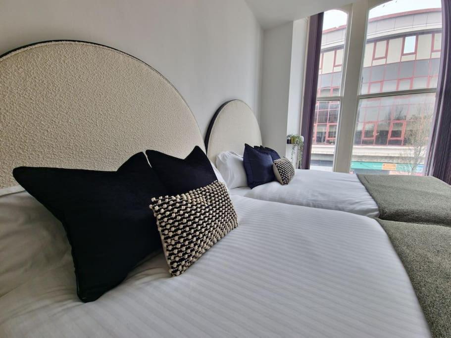 The Stray Adjacent, Interior-Designed 2-Bed Apartment- Luxury Харрогейт Экстерьер фото